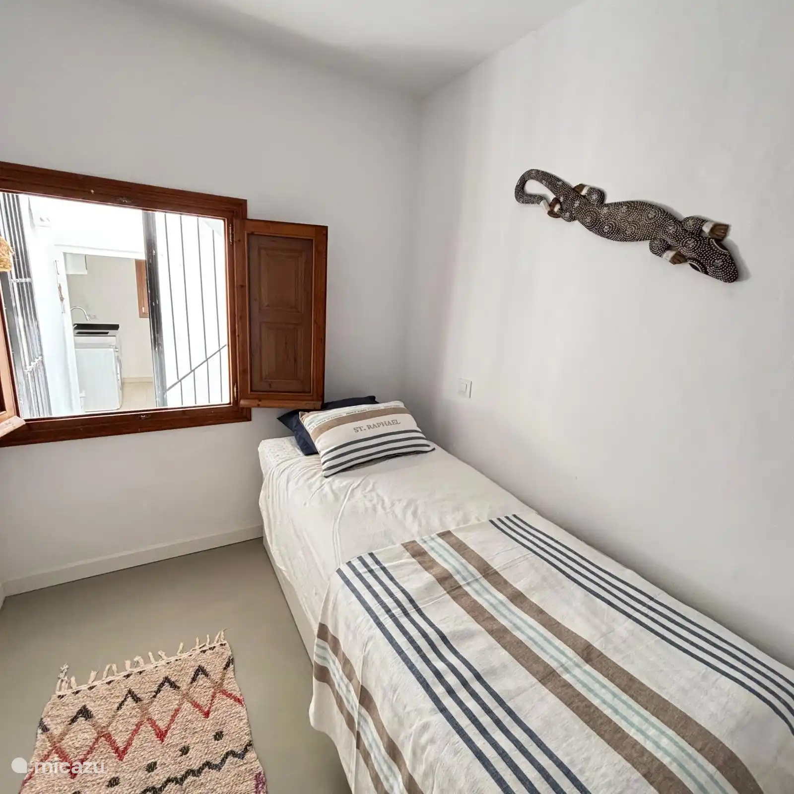 Schlafzimmer 3 
Mit Einzelbett, das leicht zu einem Doppelbett ausgezogen werden kann. Dieser Raum verf&#252;gt auch &#252;ber einen Deckenventilator und eine mobile Klimaanlage 