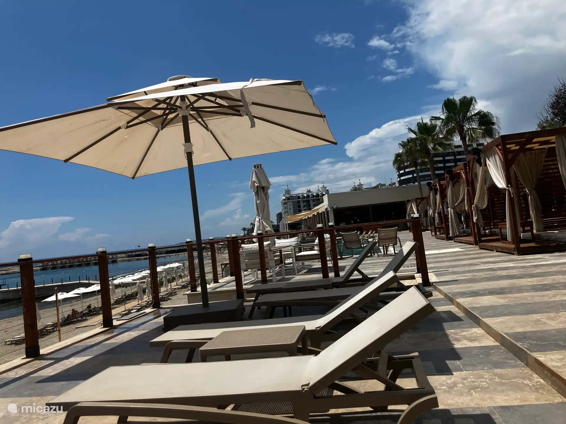 The luxury of a beach club on the côte d'Azur, but for a Turkish price.
