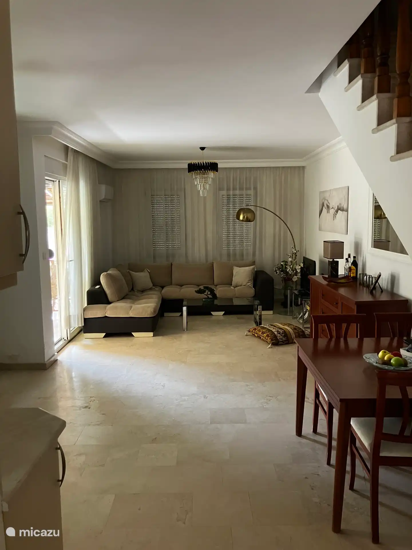 Upon entering the spacious room with marble floor and on the right the stairs to the top.