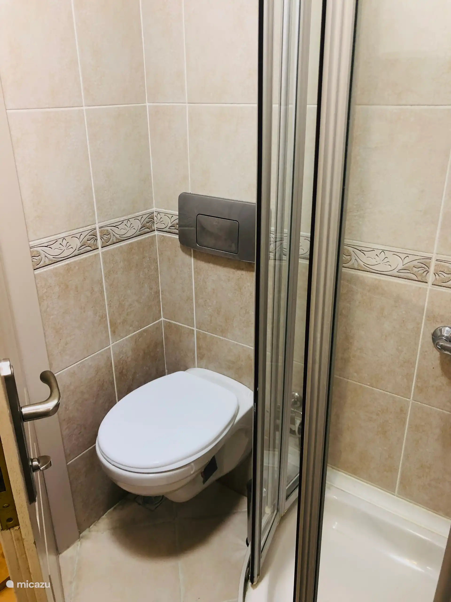 Und die Dusche plus WC.