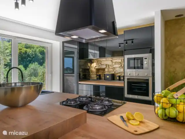 Casa Anónima en Croacia, Istria, Labin - villa cocina