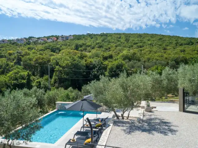 Casa Anónima en Croacia, Istria, Labin - villa piscina
