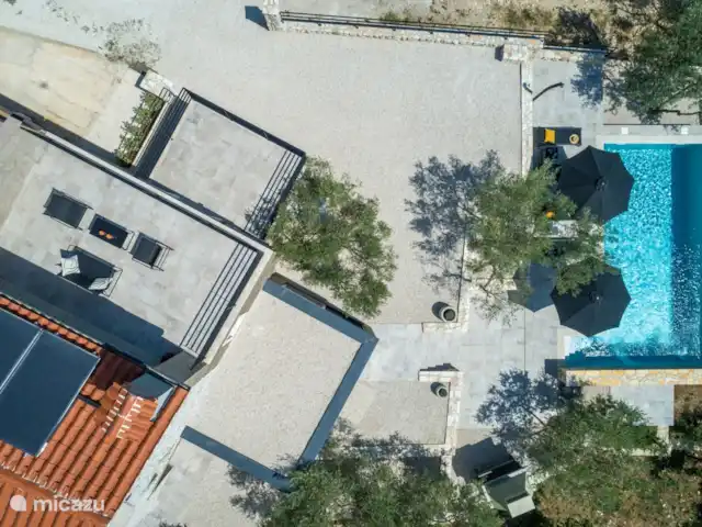 Casa Anónima en Croacia, Istria, Labin - villa desde el aire