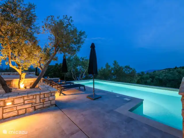 Casa Anónima en Croacia, Istria, Labin - villa piscina