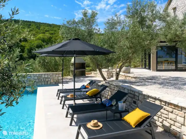 Casa Anónima en Croacia, Istria, Labin - villa Tumbonas