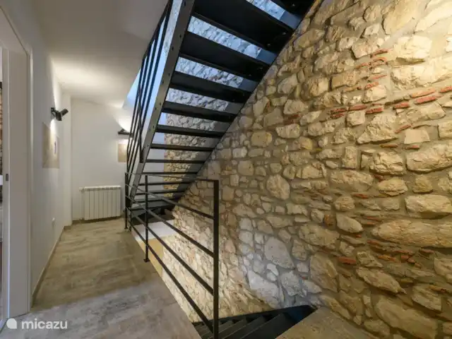 Casa Anónima en Croacia, Istria, Labin - villa escalera