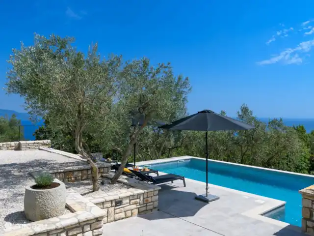 Casa Anónima en Croacia, Istria, Labin - villa piscina