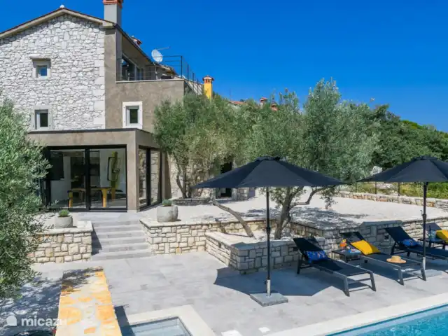 Casa Anónima en Croacia, Istria, Labin - villa Hamacas y terraza