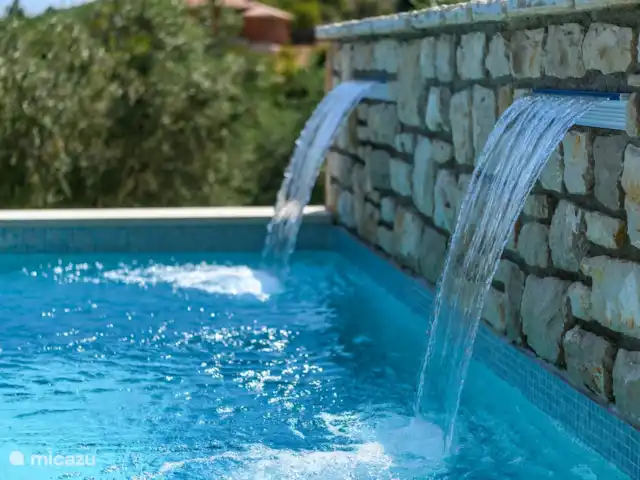 Casa Anónima en Croacia, Istria, Labin - villa piscina