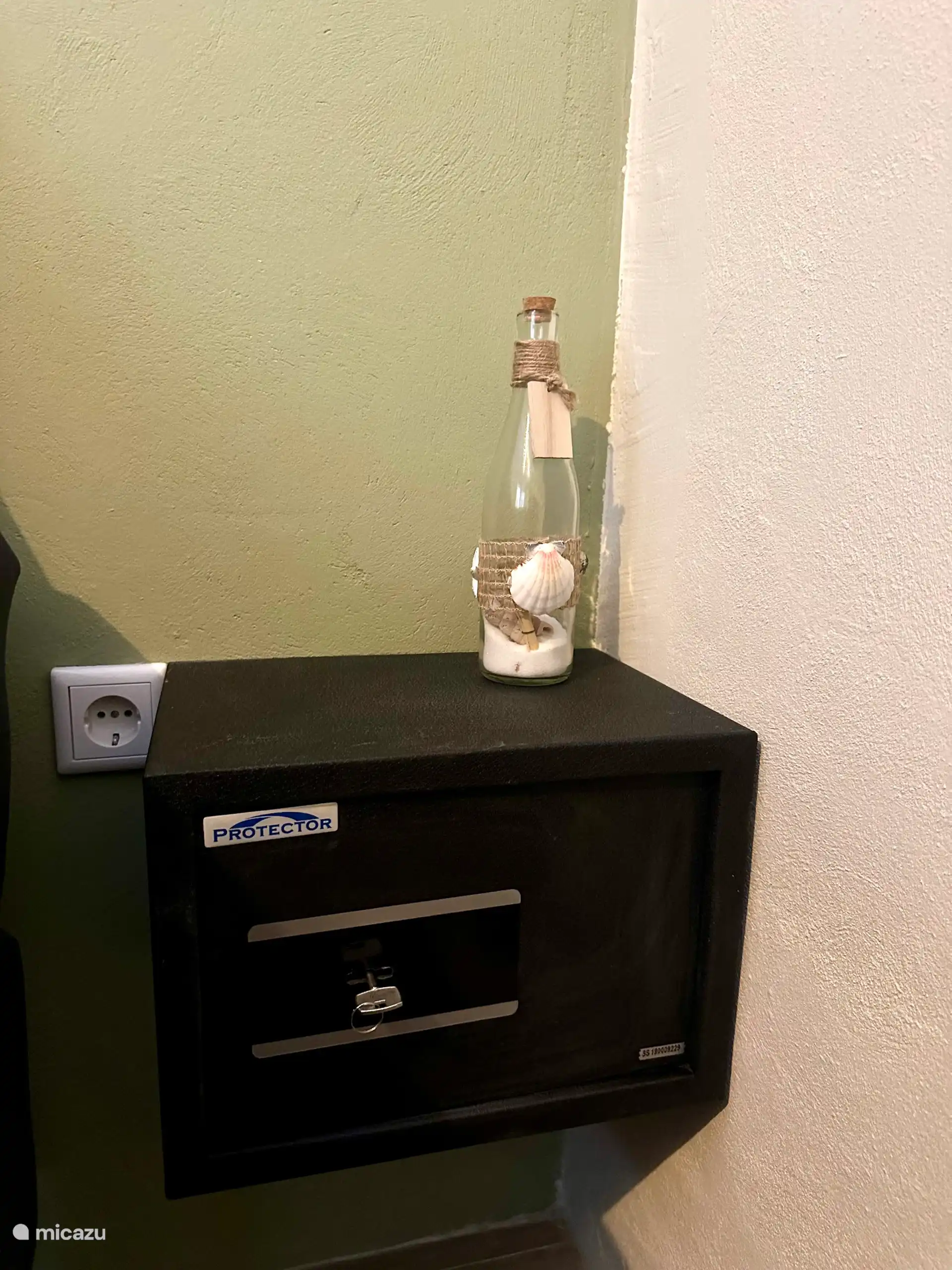 Votre tranquillité d’esprit est importante pour nous. C’est pourquoi chaque chambre dispose de son propre coffre-fort, afin que vous puissiez ranger vos objets de valeur en toute sécurité et profiter de vos vacances sans souci.