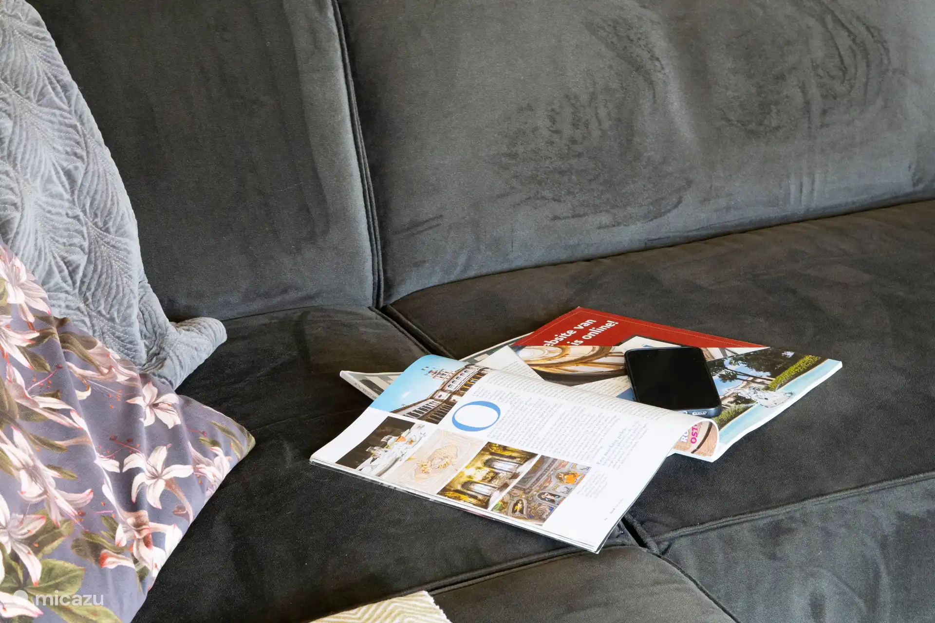 Lassen Sie sich auf die Couch im Weinzimmer fallen. Oder machen Sie ein schönes Nickerchen. 