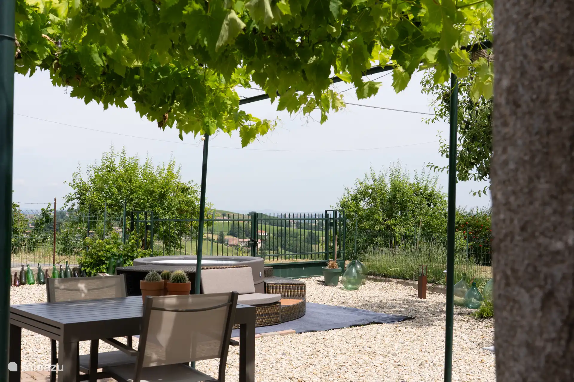 Je eigen tuin met (verwarmde/verkoelende) privéjacuzzi