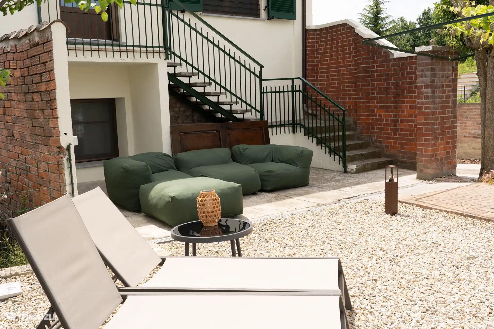 Lekker loungen in je eigen tuin van 130 m2