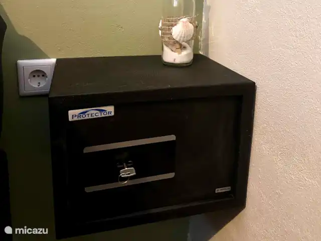 Kas Pelikan Privé  | Curaçao, Curaçao-Centre, Julianadorp - appartement Votre tranquillité d’esprit est importante pour nous. C’est pourquoi chaque chambre dispose de son propre coffre-fort, afin que vous puissiez ranger vos objets de valeur en toute sécurité et profiter de vos vacances sans souci.