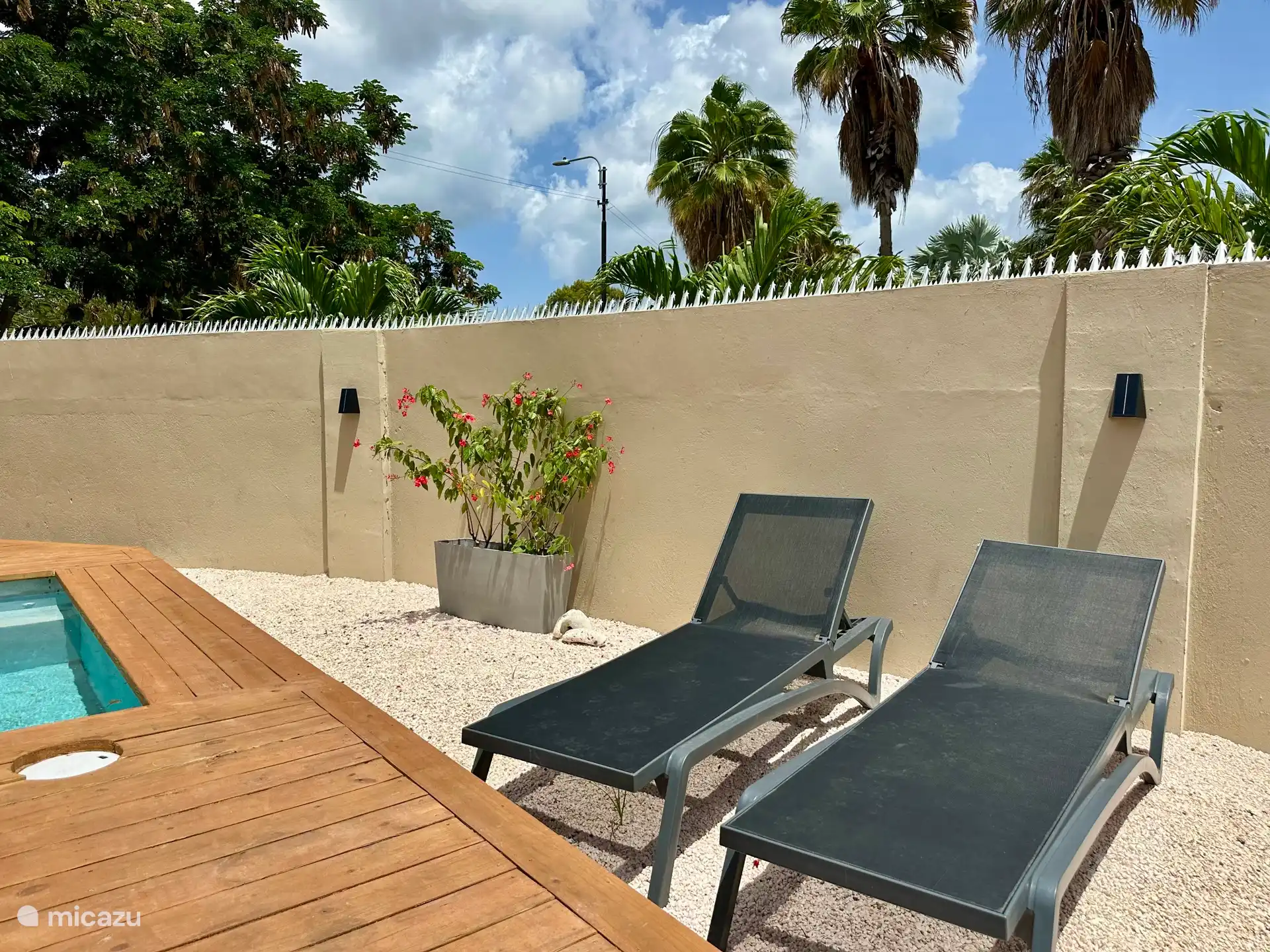 Auf der Sonnenliege ein Buch lesen, ein Nickerchen machen oder einfach nur die Sonne genießen? Alles ist möglich, nichts ist erforderlich. Das ist es, was einen echten Urlaub ausmacht, nicht wahr? Genießen Sie die ultimative Freiheit.