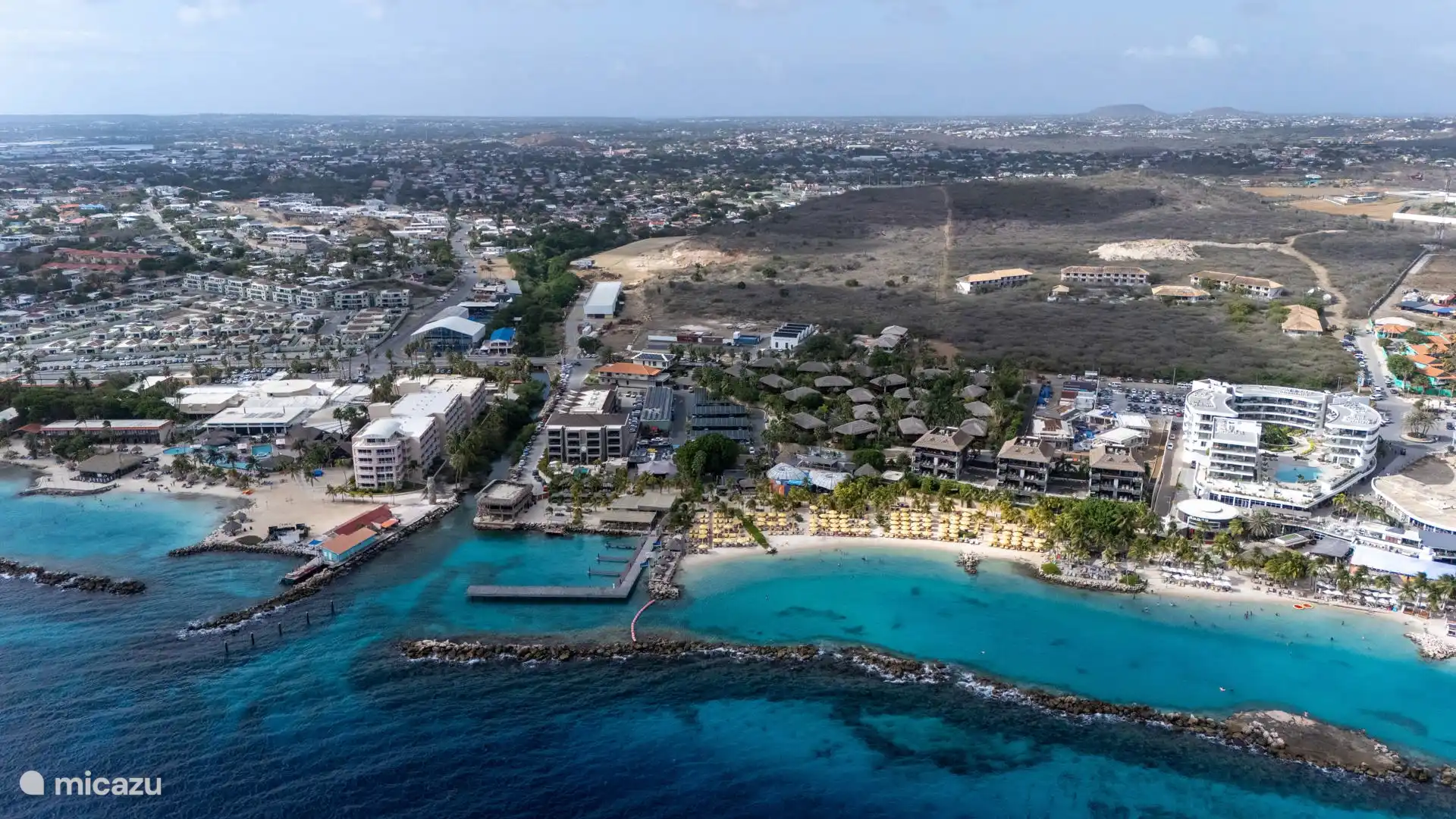 Mambo Beach, Restaurants und Geschäfte sind nur wenige Minuten entfernt.