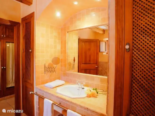 Villa Penya Redona huren in Spanje, Mallorca, Cala d`Or - villa badkamer