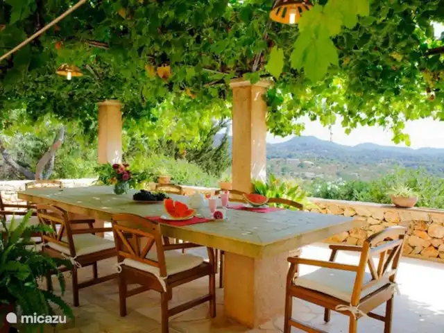 Villa Penya Redona huren in Spanje, Mallorca, Cala d`Or - villa buiten eettafel