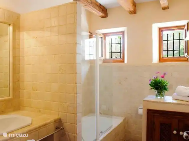 Villa Penya Redona huren in Spanje, Mallorca, Cala d`Or - villa badkamer