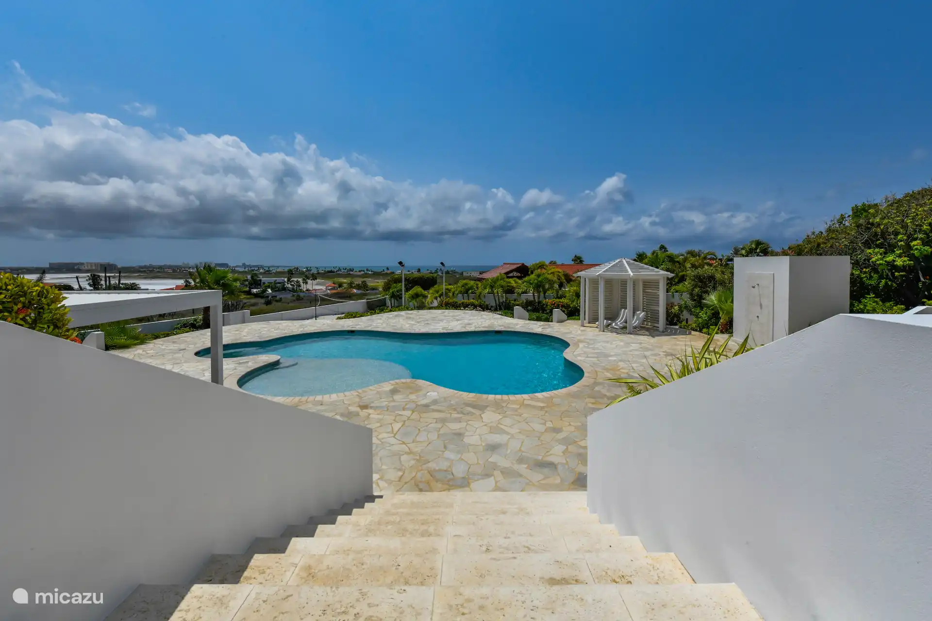 Eintritt in das große Schwimmbad