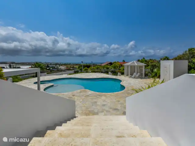 Vista al mar, Jacuzzi, Cerca de la playa en Aruba, Norte, Westpunt - villa Entrada a la gran piscina