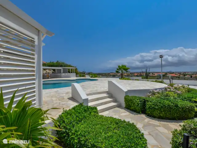 Vista al mar, Jacuzzi, Cerca de la playa en Aruba, Norte, Westpunt - villa Jardín desde la parte de atrás