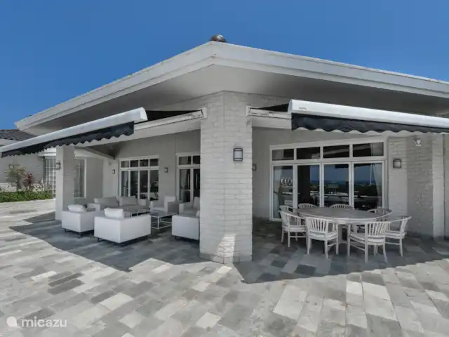 Vista al mar, Jacuzzi, Cerca de la playa en Aruba, Norte, Westpunt - villa Patio exterior de la casa