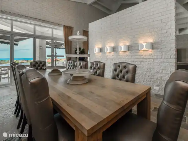 Vista al mar, Jacuzzi, Cerca de la playa en Aruba, Norte, Westpunt - villa Sala de estar con mesa de comedor