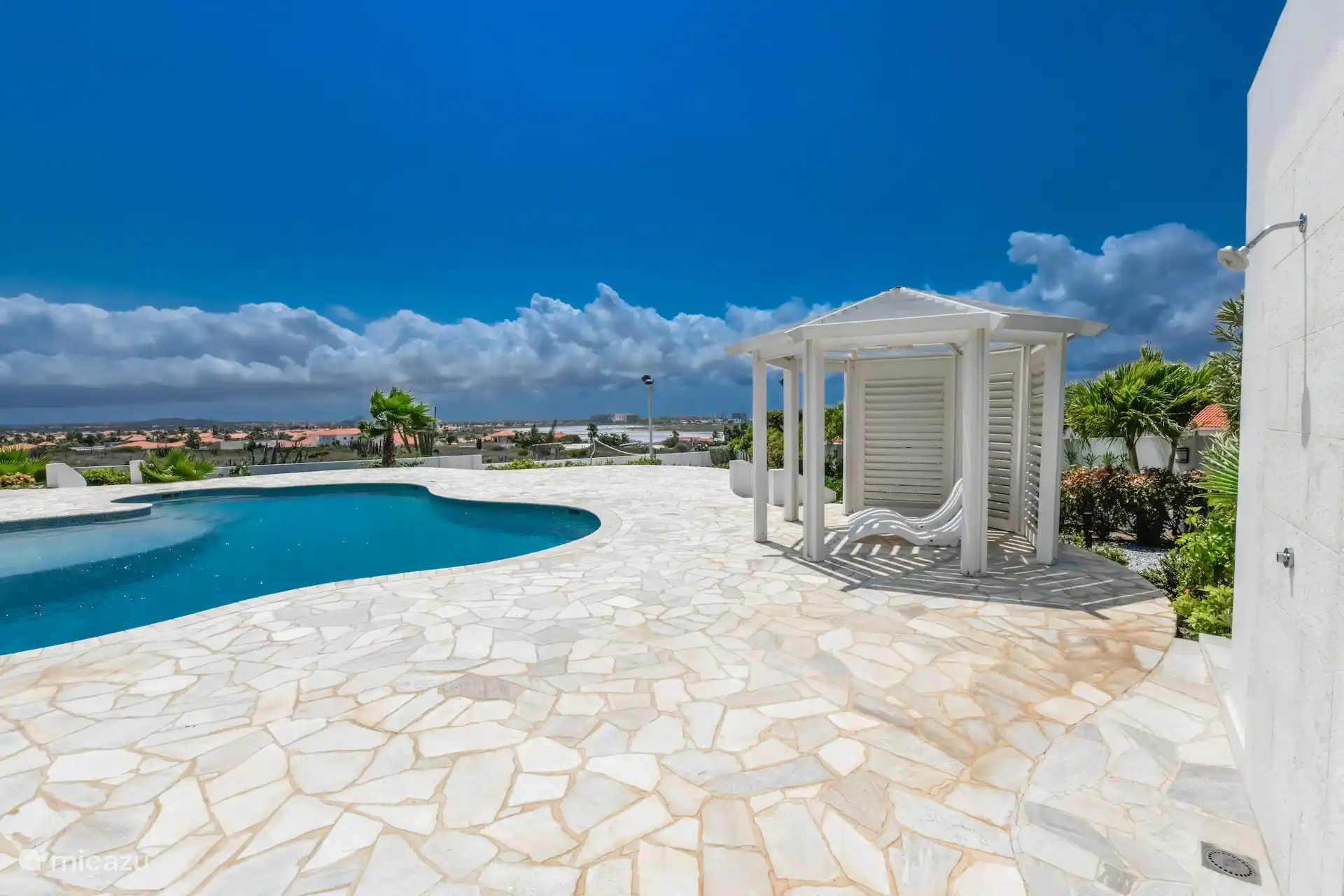 Poolliegen insgesamt 6 Sonnenliegen