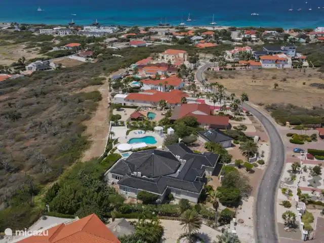 Vista al mar, Jacuzzi, Cerca de la playa en Aruba, Norte, Westpunt - villa Entorno con una casa