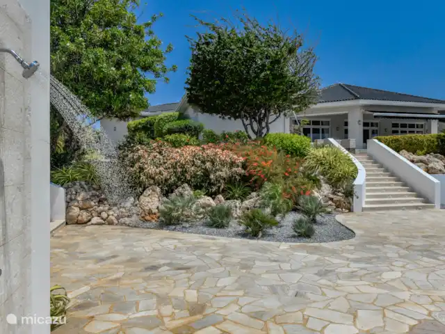 Vista al mar, Jacuzzi, Cerca de la playa en Aruba, Norte, Westpunt - villa Ducha exterior