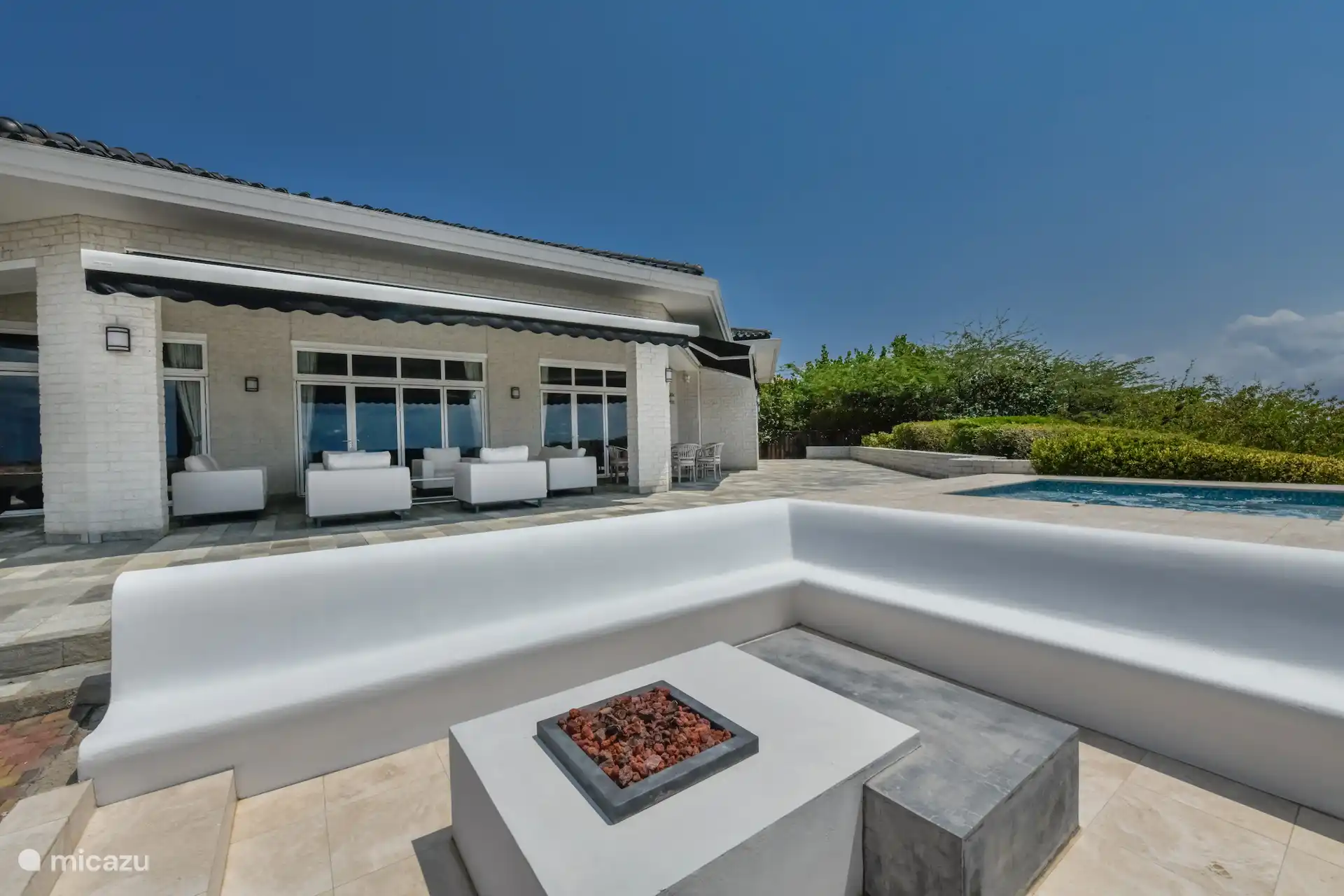 Feuerstelle und Whirlpool