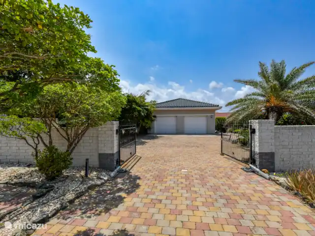 Vista al mar, Jacuzzi, Cerca de la playa en Aruba, Norte, Westpunt - villa Camino de entrada