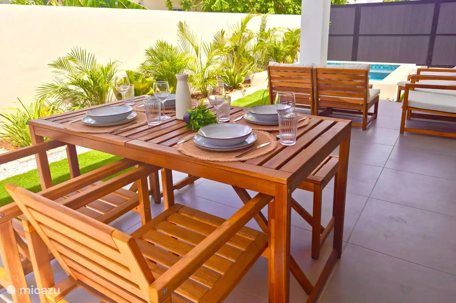 Mesa de comedor al aire libre