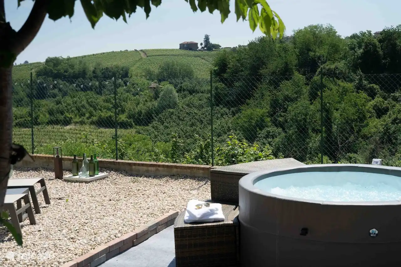 Je eigen tuin met eigen privéjacuzzi