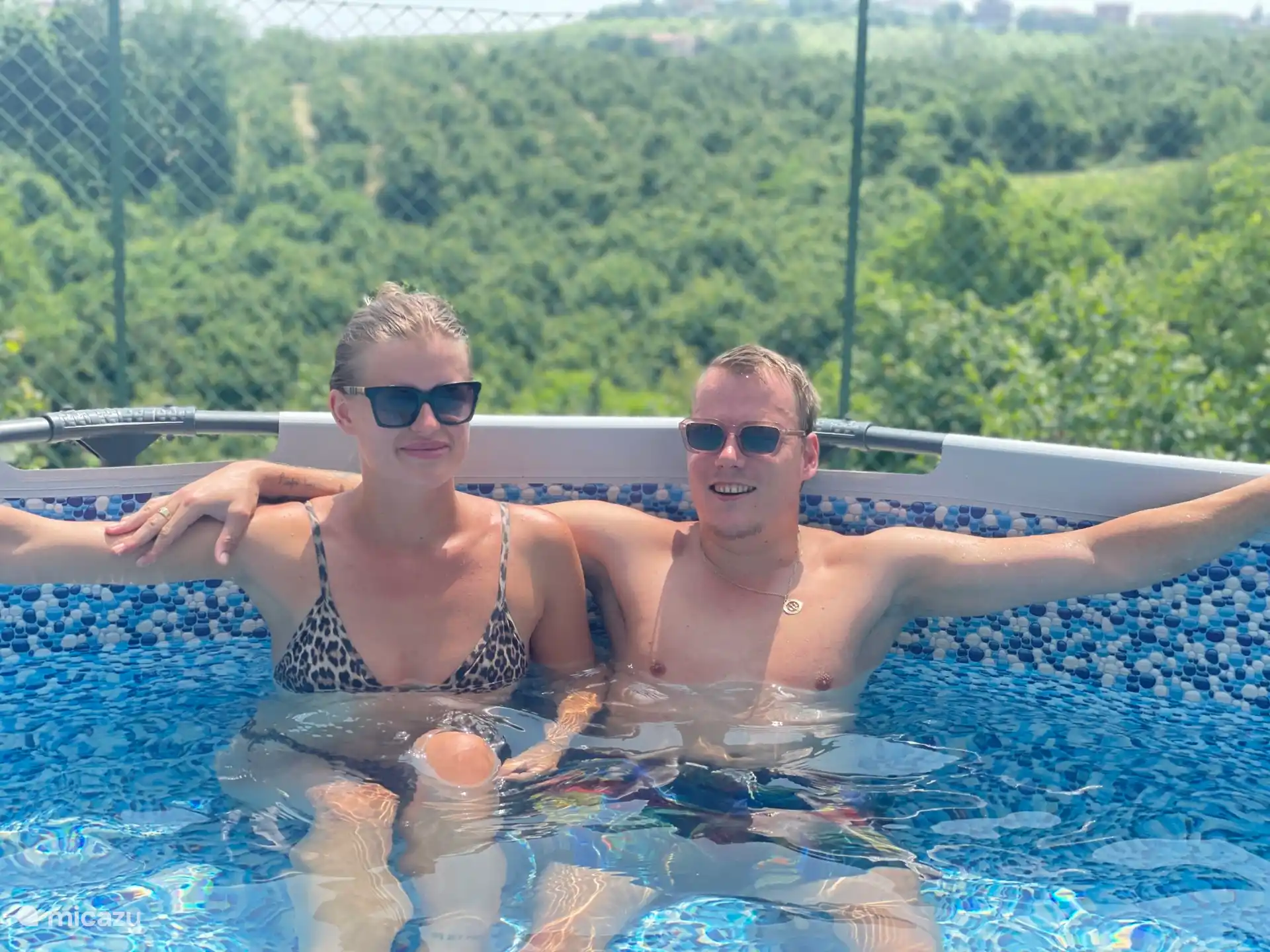 Ein Swimmingpool zum Abkühlen mit einer atemberaubenden Aussicht. Entspannen und genießen. 