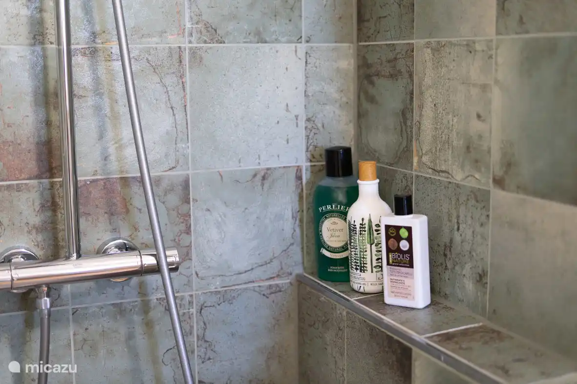 Duschprodukte aus biologischem Anbau, nicht an Tieren getestet