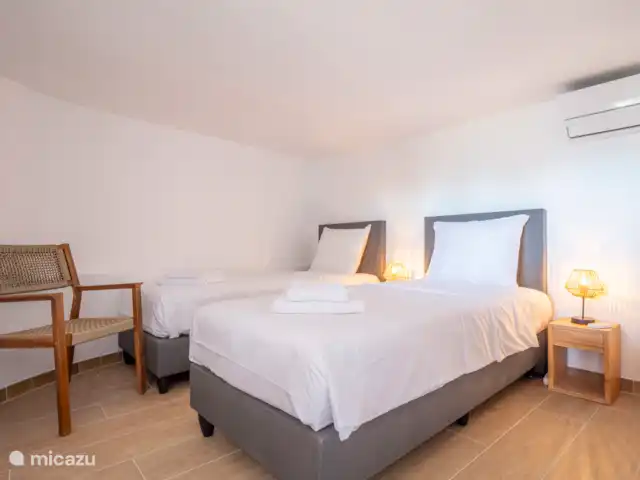 Brisa del Mar | Espagne, Costa Blanca, Jávea - maison de vacances Chambre 4 - deux lits simples 
« Faites attention à une hauteur debout de 1,80 m