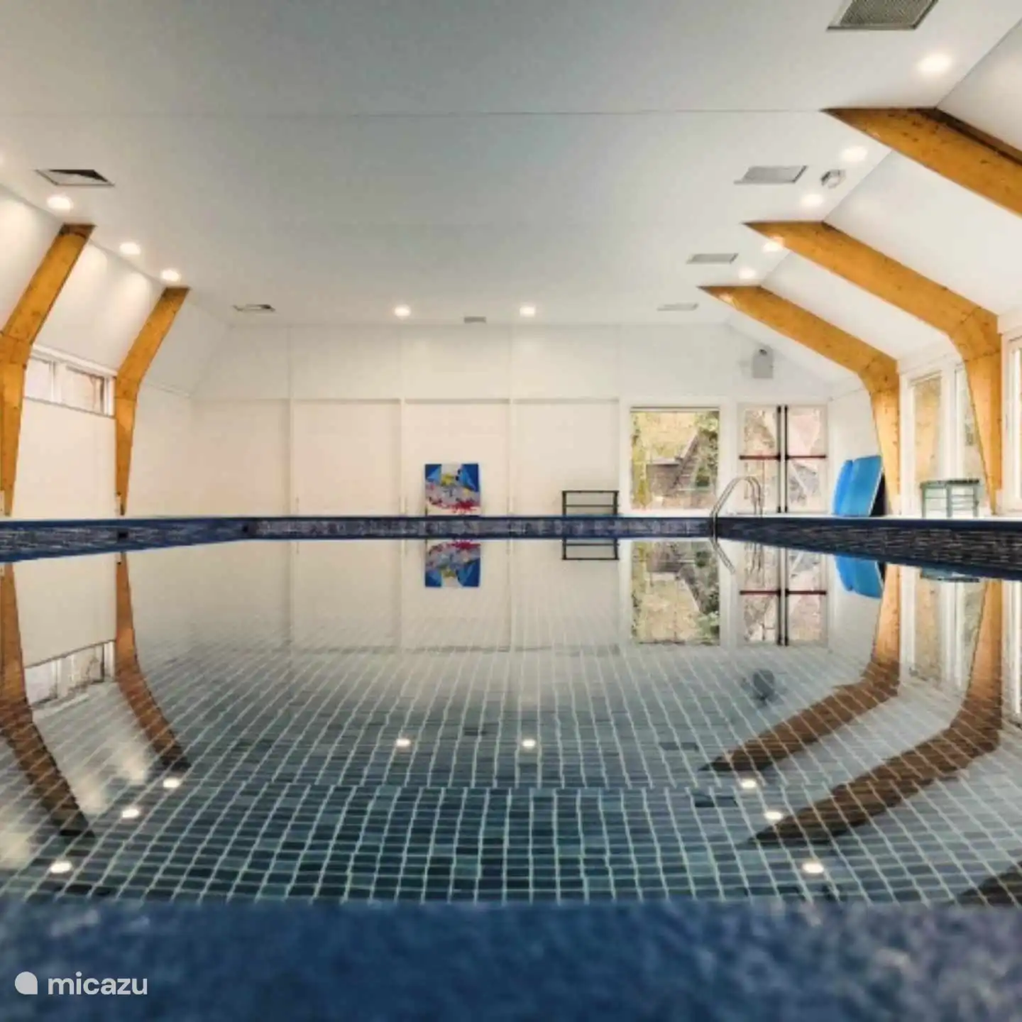 Verwarmd binnenzwembad