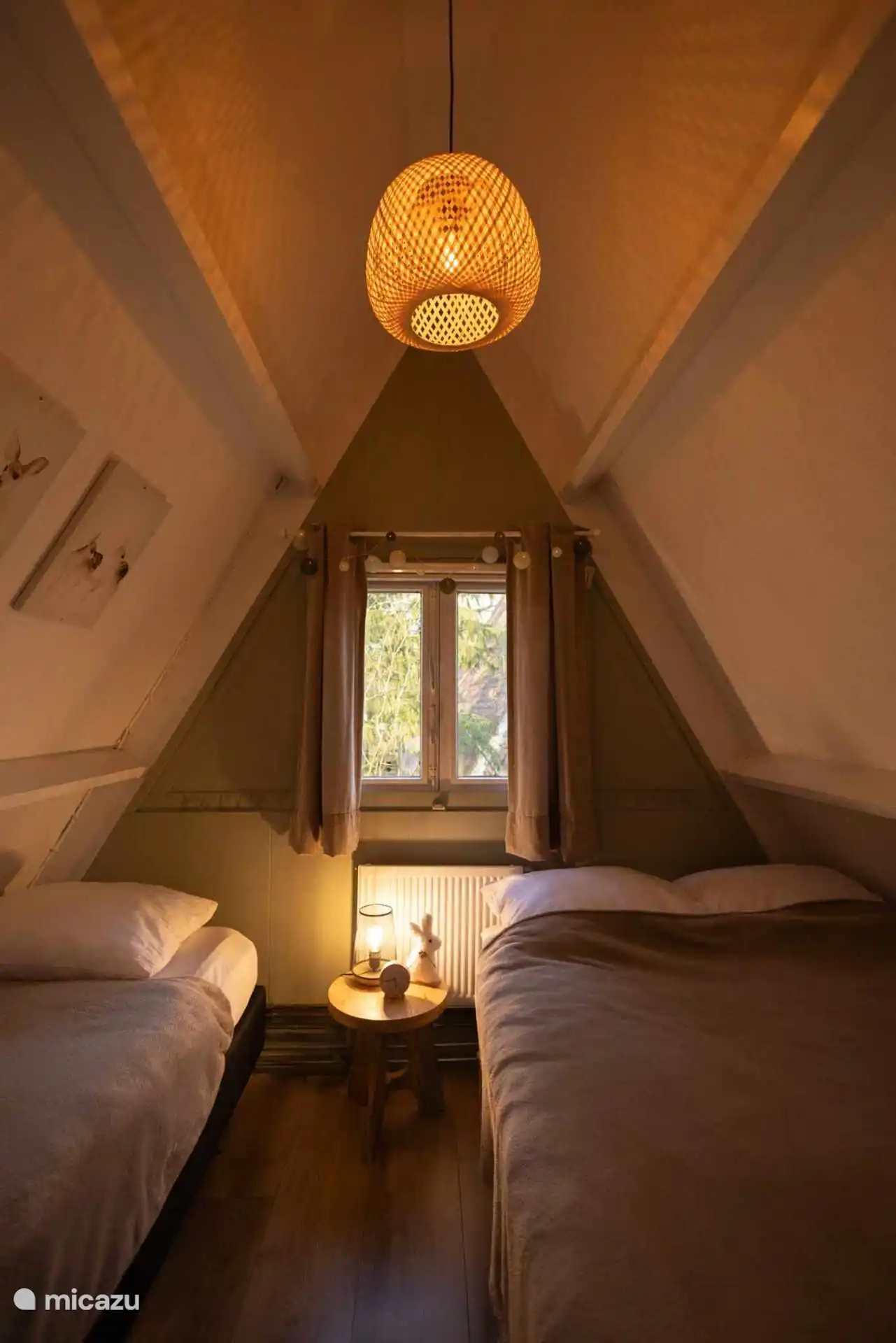 Boxspring van 90 cm
Boxspring van 140 cm
Muggenhor aanwezig