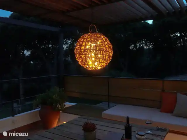 Location de Vacances Espagne, Barcelone, Sant Andreu de Llavaneres , penthouse - Loft sur le domaine – Côte de Barcelone Éclairage d’ambiance relaxant