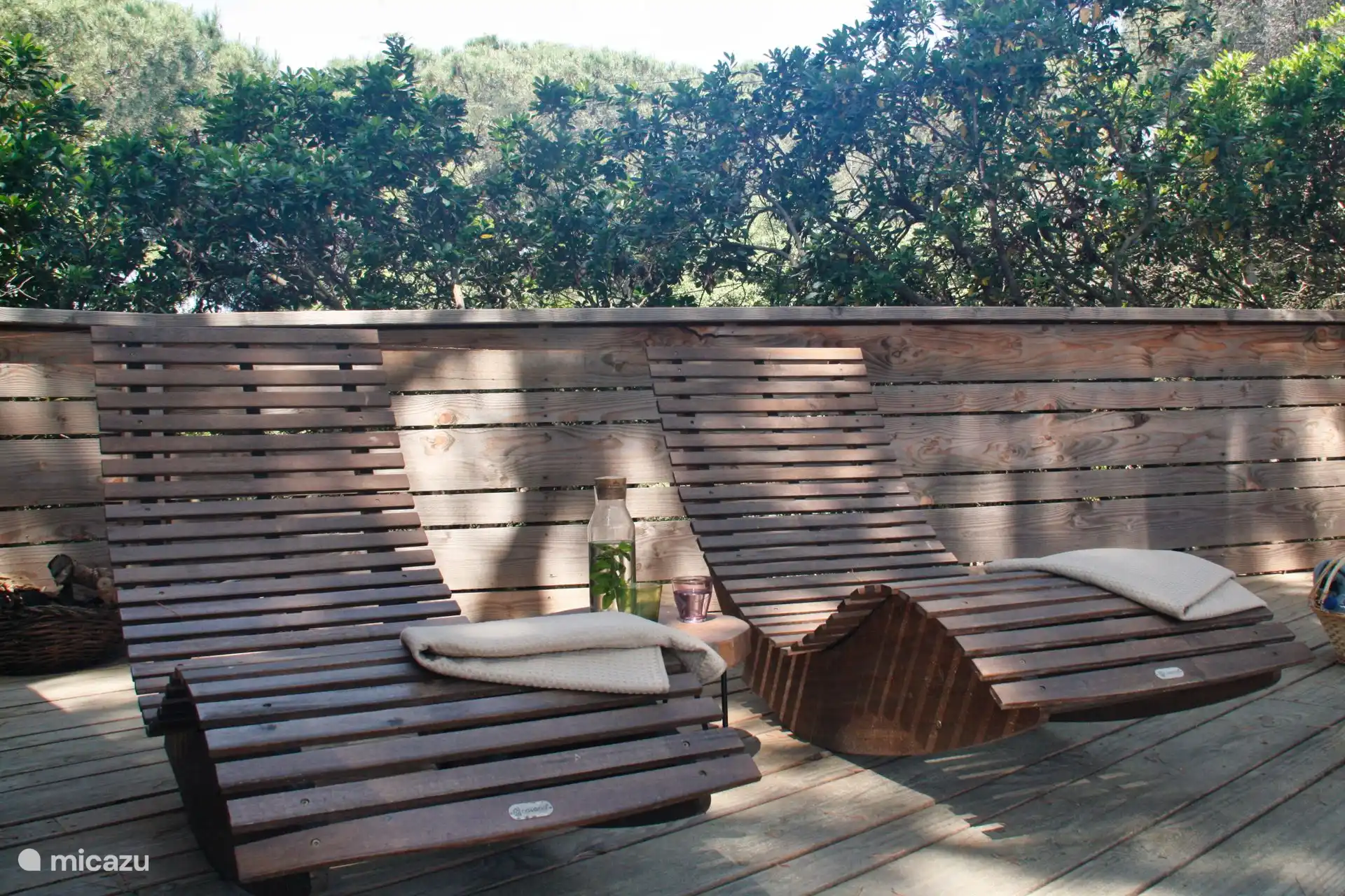 even uitwasemen naast de sauna