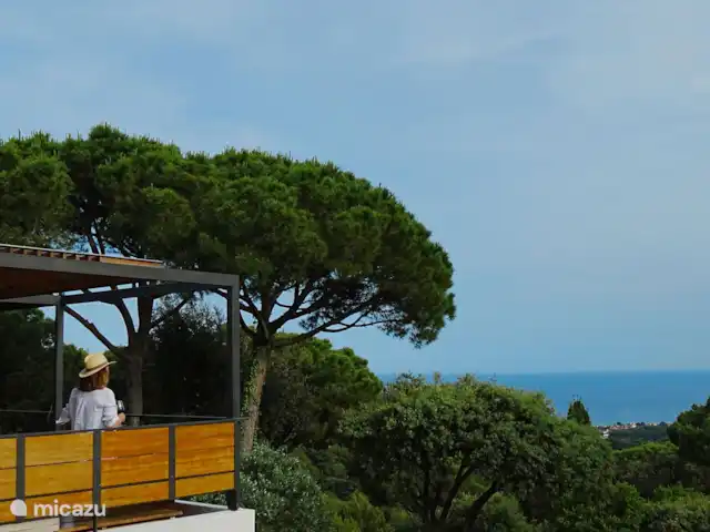Location de Vacances Espagne, Barcelone, Sant Andreu de Llavaneres , penthouse - Loft sur le domaine – Côte de Barcelone Pergola au premier étage de la maison principale avec vue