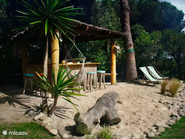 Location de Vacances Espagne, Barcelone, Sant Andreu de Llavaneres , penthouse - Loft sur le domaine – Côte de Barcelone le TikiBar