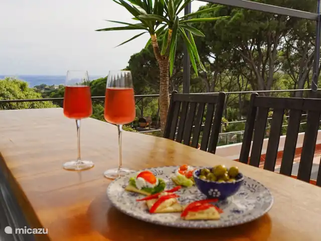 Location de Vacances Espagne, Barcelone, Sant Andreu de Llavaneres , penthouse - Loft sur le domaine – Côte de Barcelone Cuisine/bar extérieur avec vue sur la mer