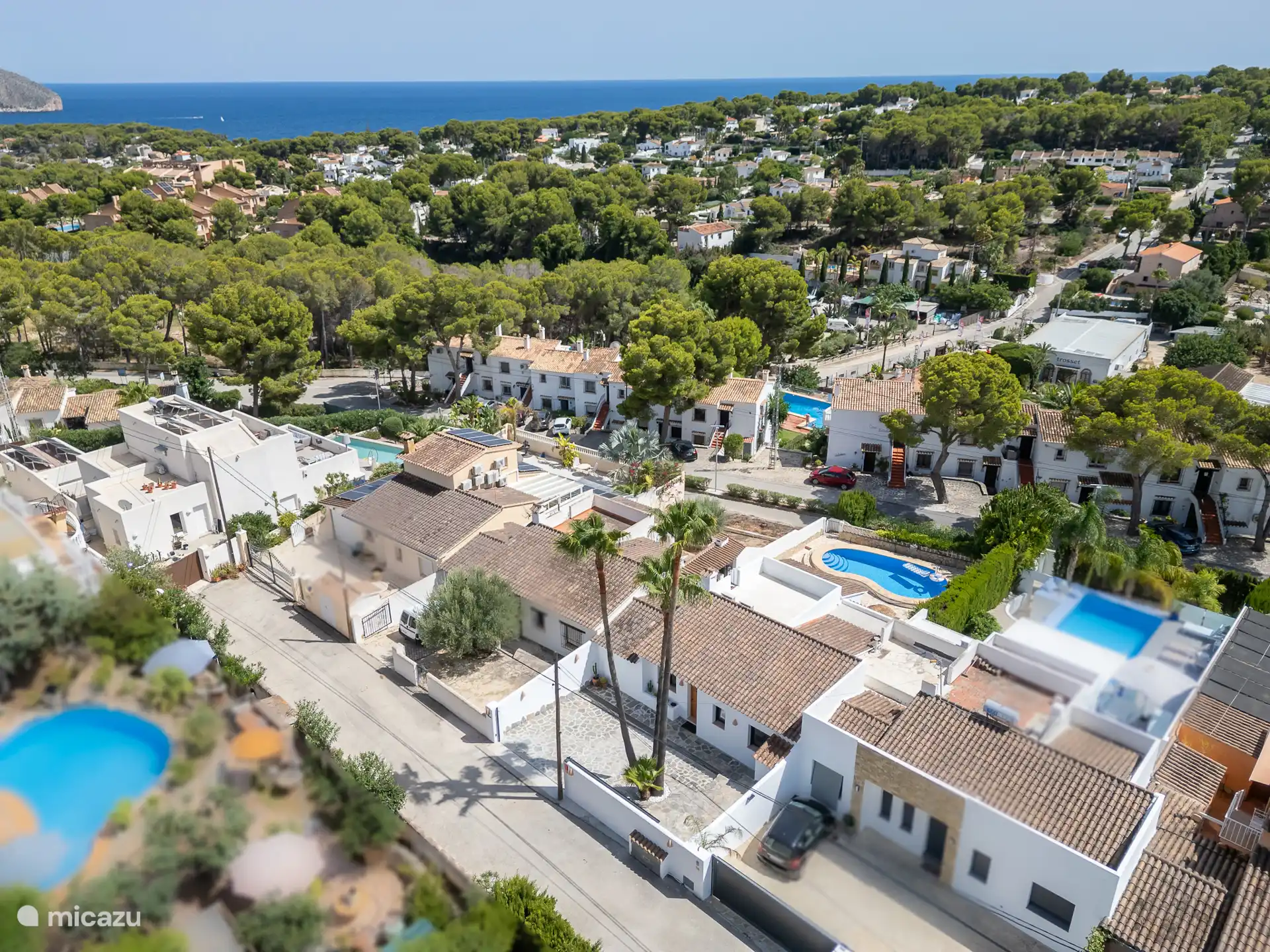 Casa Bliss befindet sich in der Nähe des Dorfes Moraira und des Meeres in einer schönen ruhigen und grünen Gegend