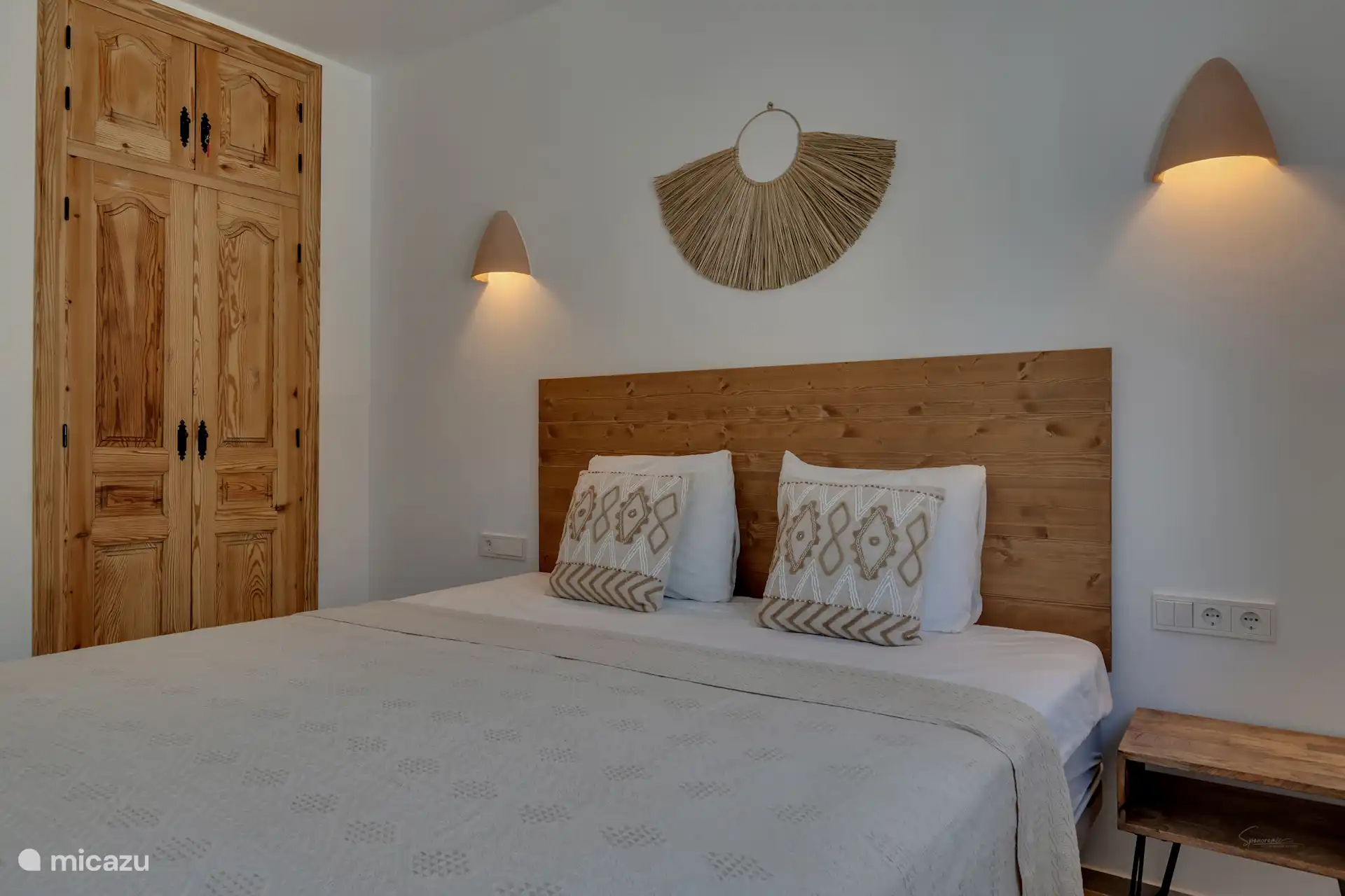 Schlafzimmer an der Vorderseite mit Klimaanlage