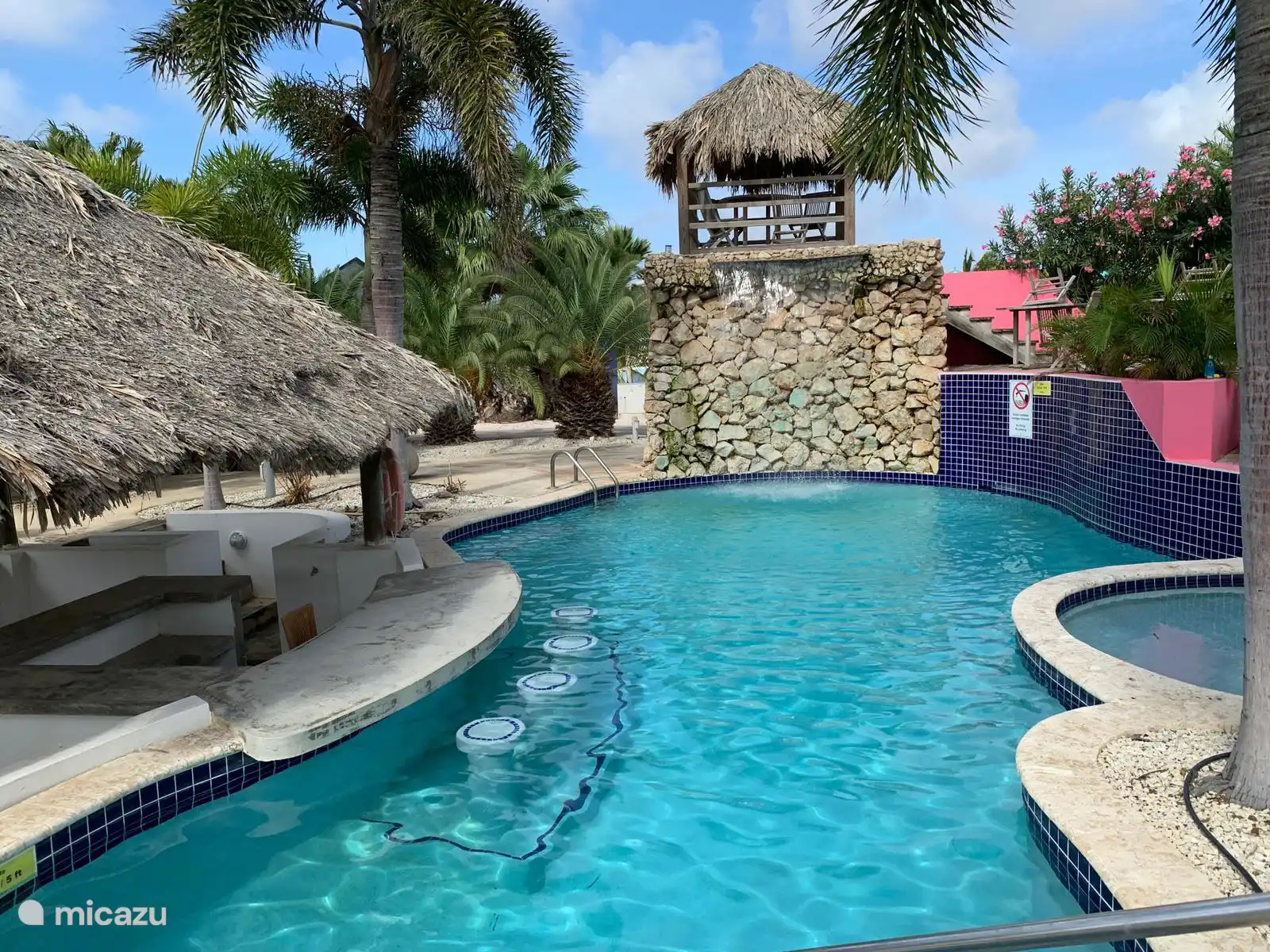 Lovely and quiet swimming pool with various seating areas