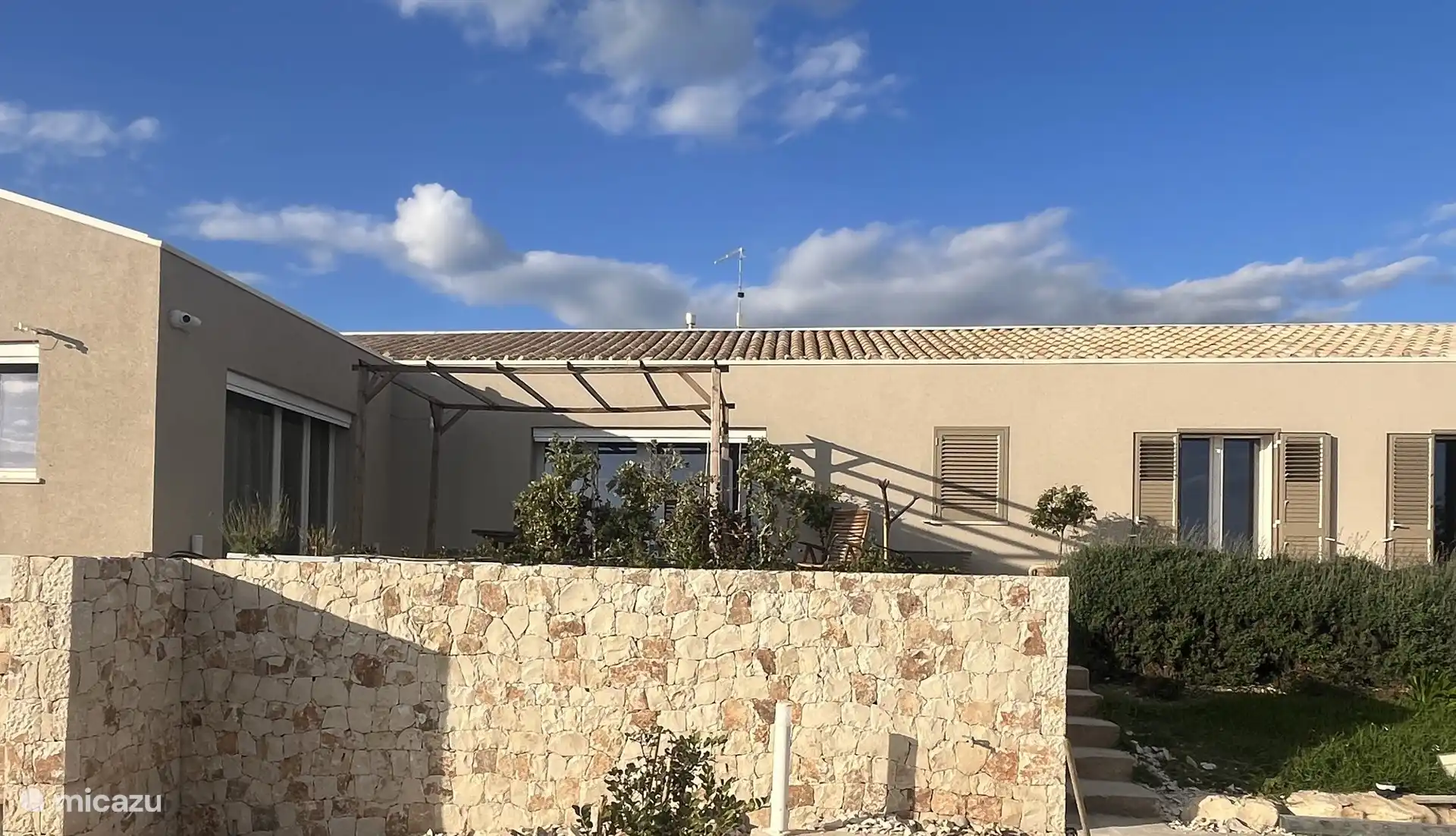 Parcours sur le porche depuis la piscine