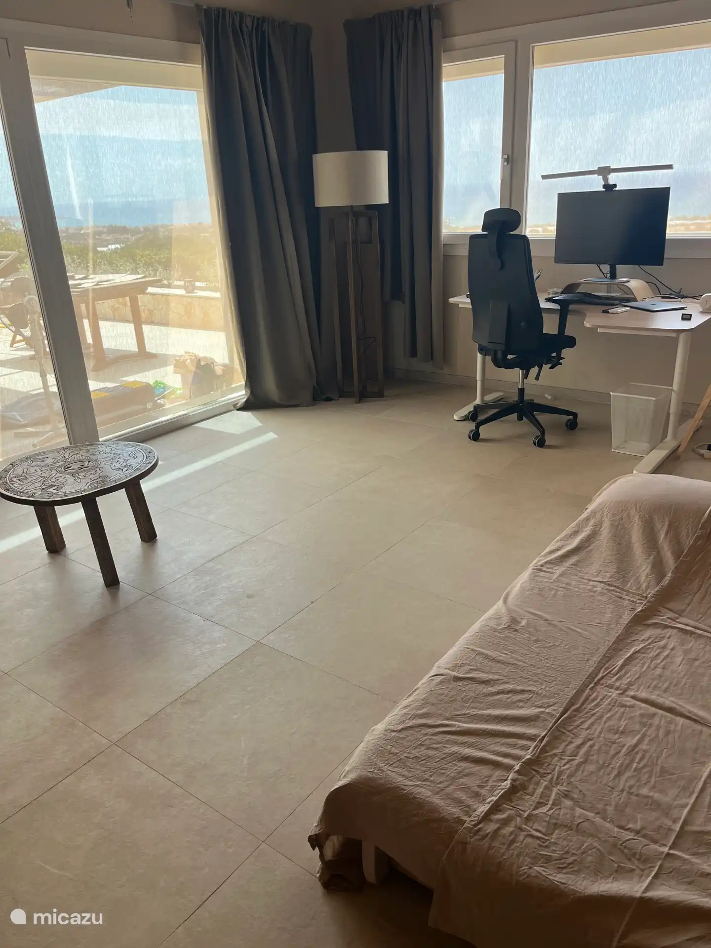 Schlafzimmer, 3-Bett und Arbeitsbereich